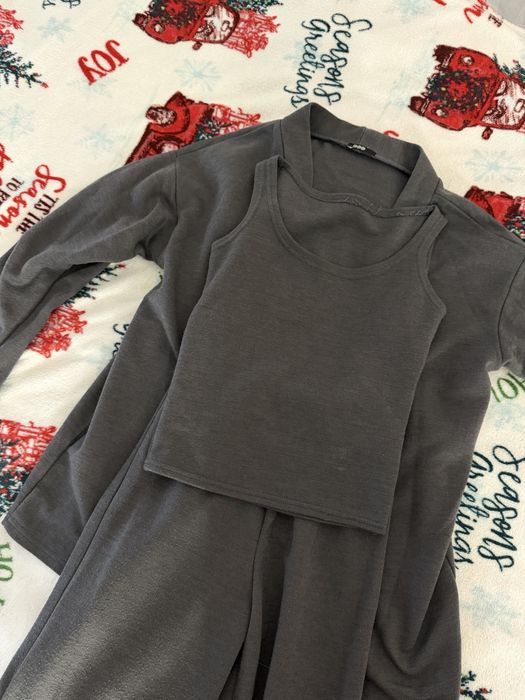 Сірий костюм трійка на осінь або зиму розмір XS