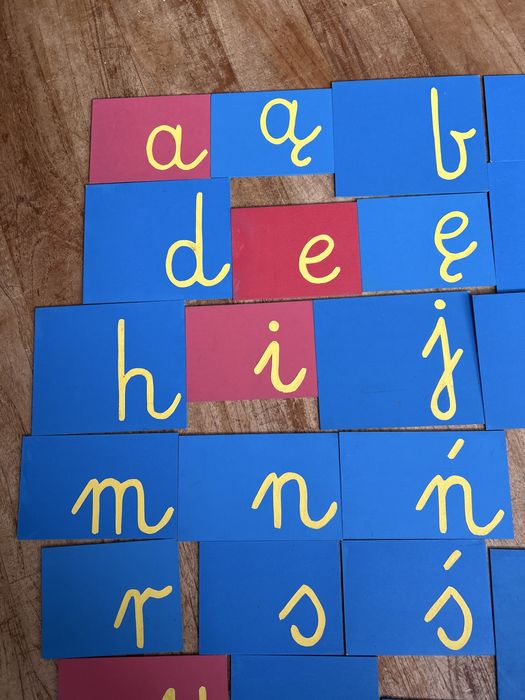 Szorstki Alfabet montessori