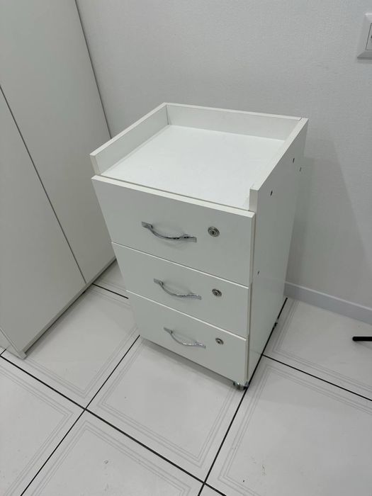 Косметологічна шафа