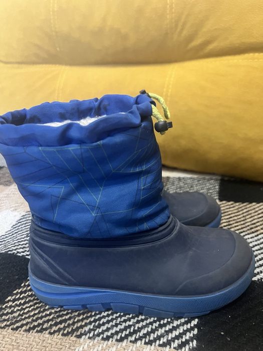 Дутіки, ботінки зимові.