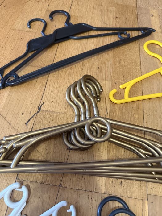 Zestaw 33 sztuk wieszakow ikea na ubrania dzieciece rozowe ikea