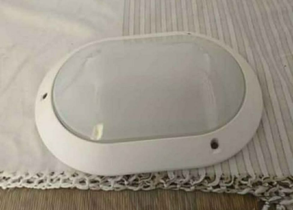 Lampada de exterior ou interior
Para jardim
Quintal
Hall de entrada
Nu