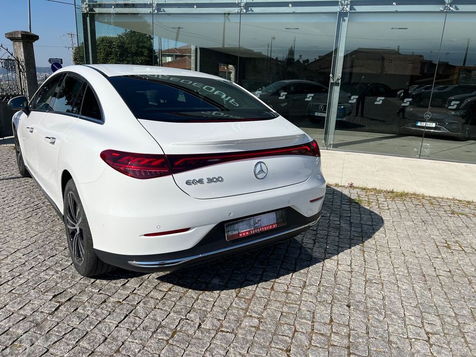 Mercedes-Benz EQE 300 Electric Art