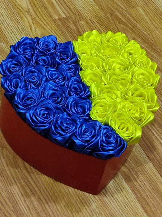 Букети з атласних стрічок