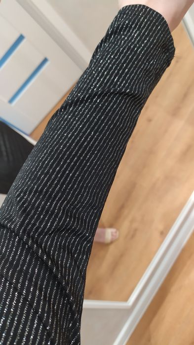 Sukienka błyszcząca elegancka wycinana
