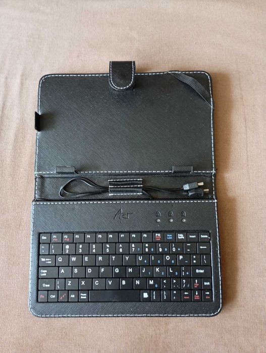 Etui na tablet z klawiaturą do 9,7" ART