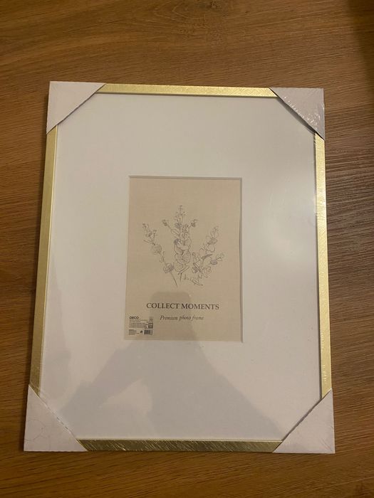 Moldura dourada nova