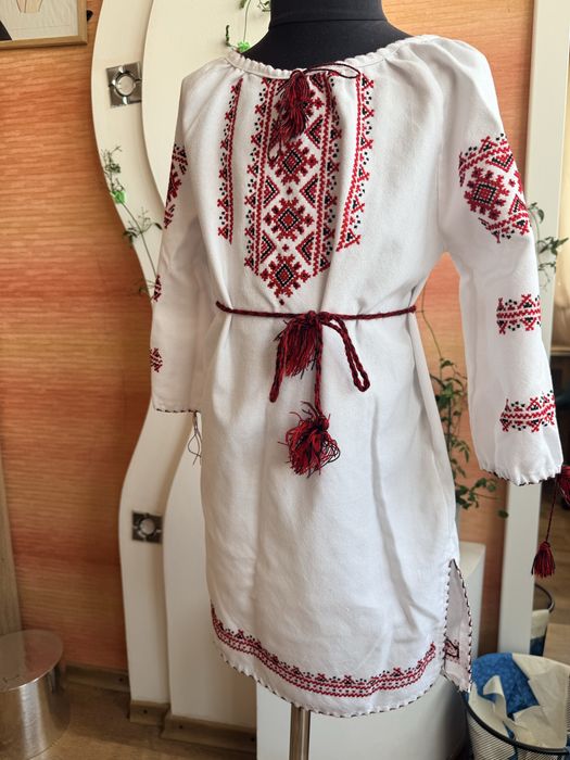 Продам сукню вишиванку на хріст 116