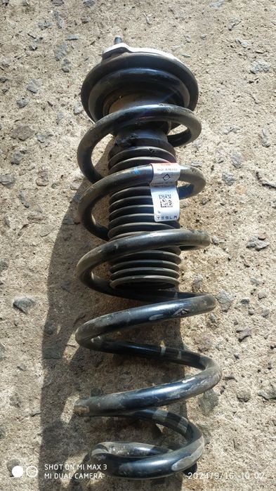 Продам передню пружину Tesla Model 3