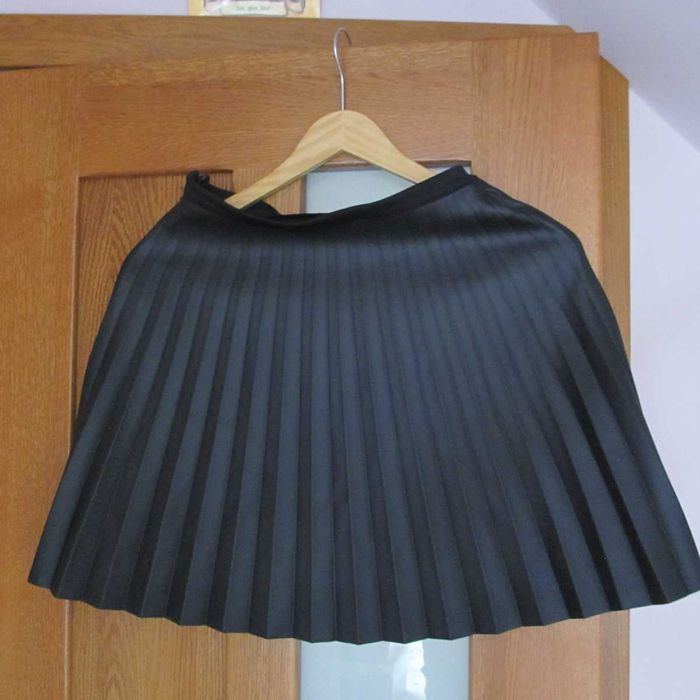 spódniczka czarna pliski dla dziewczynki -dobra na strój galowy