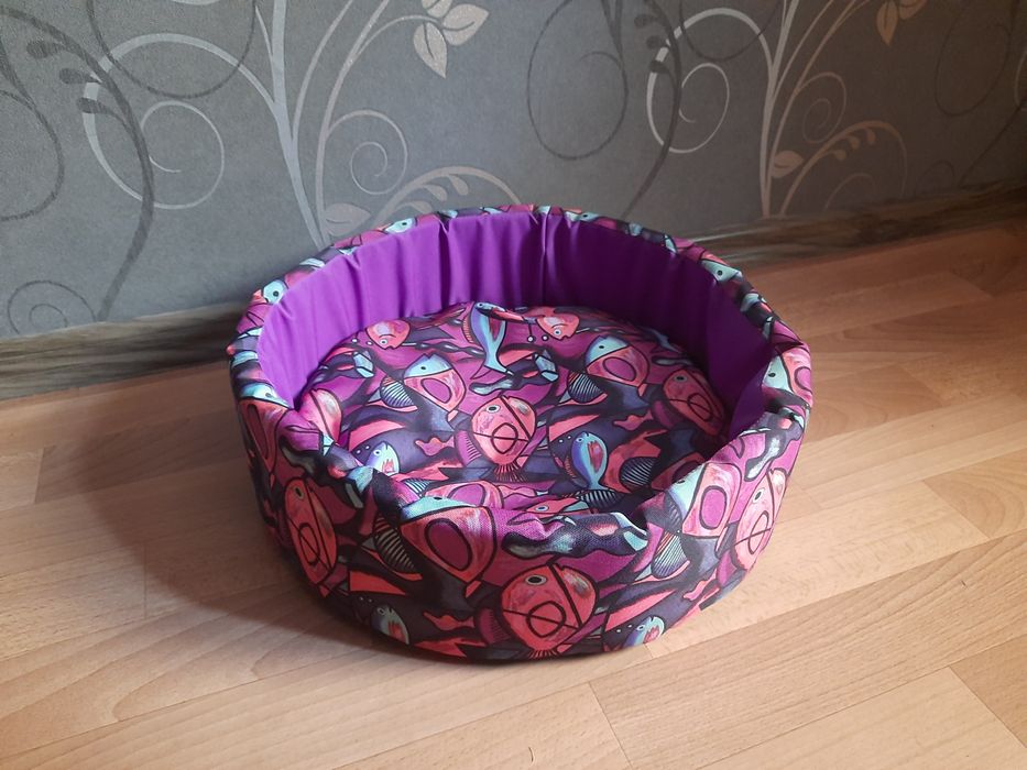 лежанка лежак для кішок та собак Fifa 42×42×13 см Нова