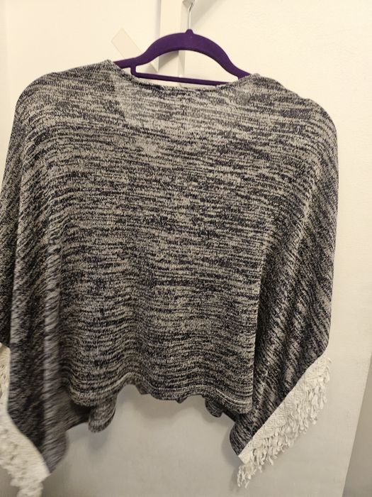 Piękne ponczo/narzutka/sweterek rozmiar one size Reserved nowe z metką!