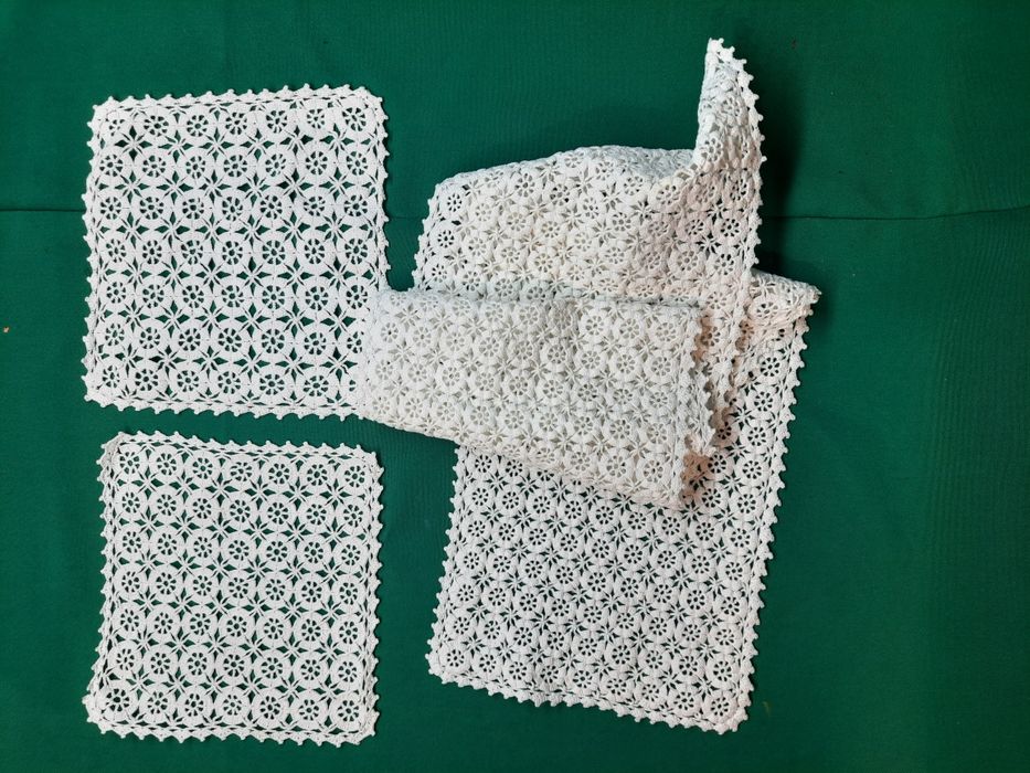 Naperons em renda feitos à mão