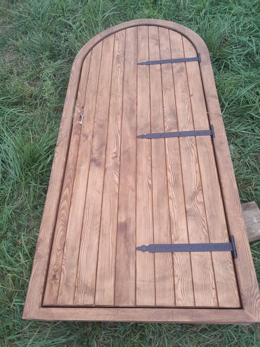 Drzwi do piwniczki spirzarni komórki itp.