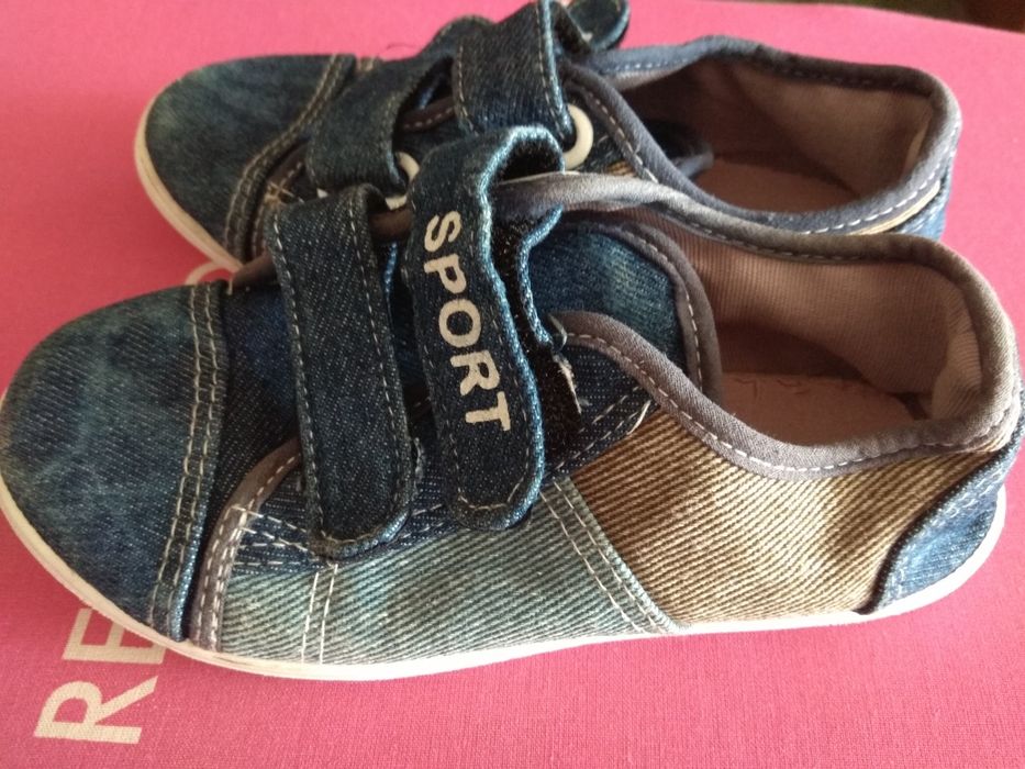 Продам джинсовые кеды.