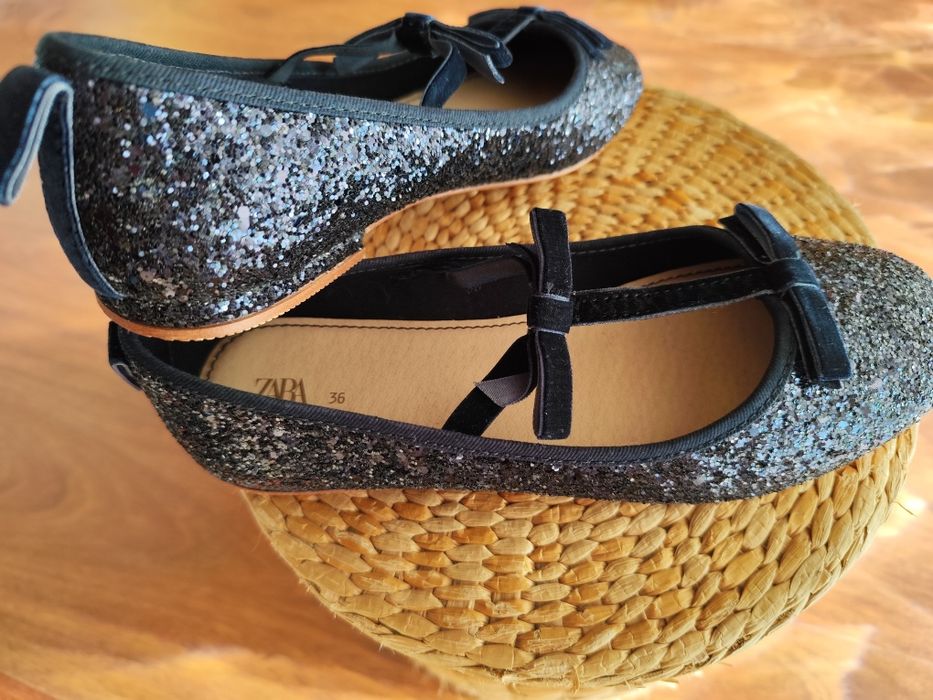 Sabrinas novas brilhantes e com veludo azul marinho Zara tamanho 36