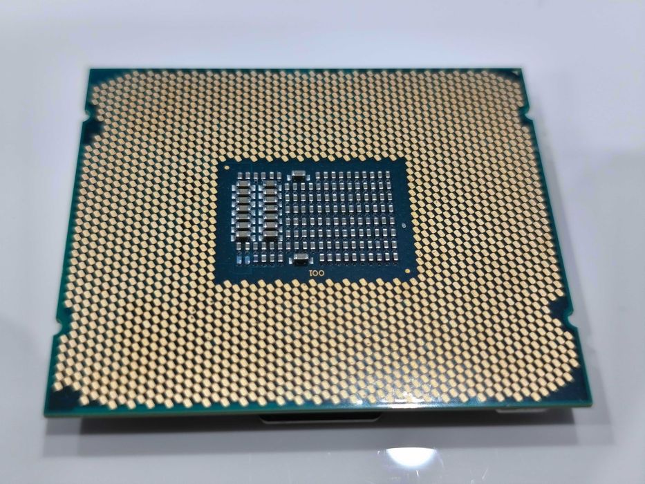 Intel® Xeon® W-2123