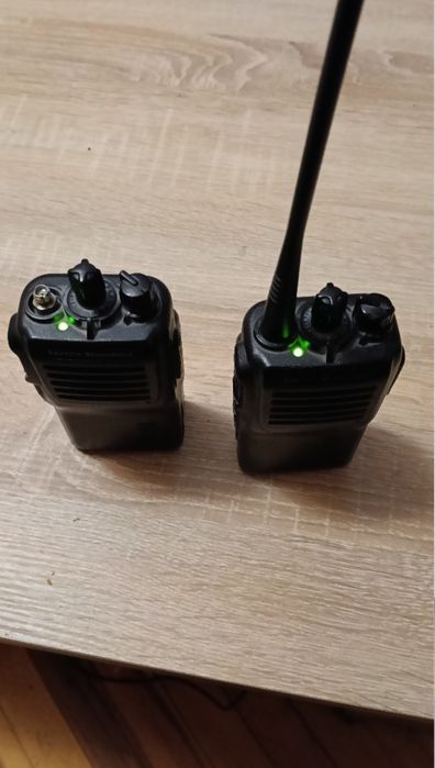 Рації Vertex Standard VX-231-EG6B-5 - комплект 2 шт з зарядною станціє