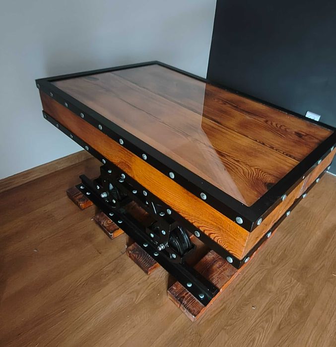 Stolik kawowy industrialny własnoręcznie wykonany opalone drewno