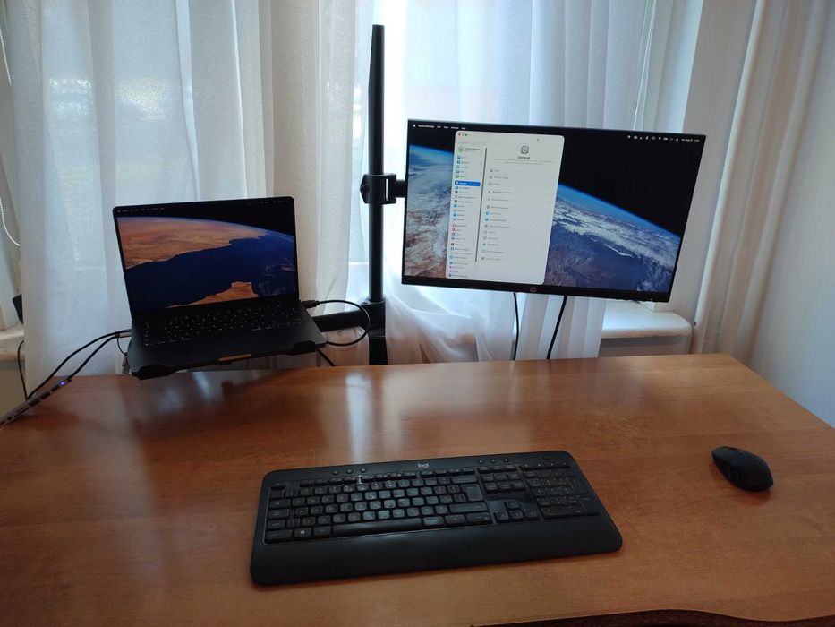 Apple MacBook Pro 14", 18-rdzeniowy procesor M5 Pro (GPU 20 rdzeni), RAM 64 GB, 1TB SSD - Gwiezdna Czerń - stan idealny