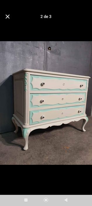 Cómoda verde e branco