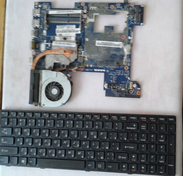 Два ноутбука на запчасти.