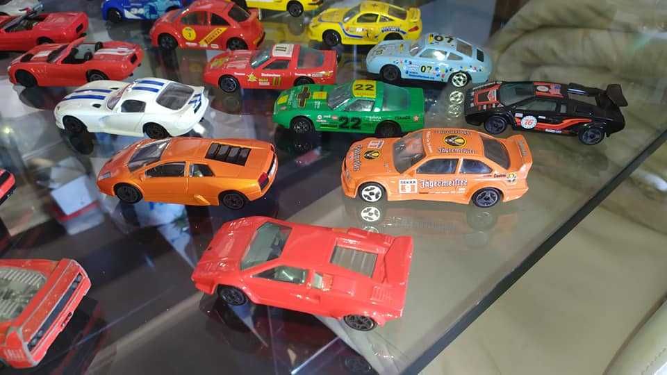 27 carros miniaturas burago escala 1/43