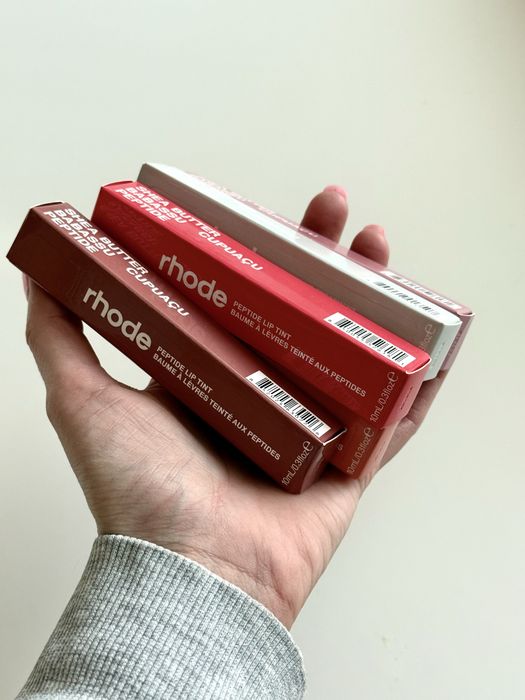 Блиск для губ з пептидами Rhode