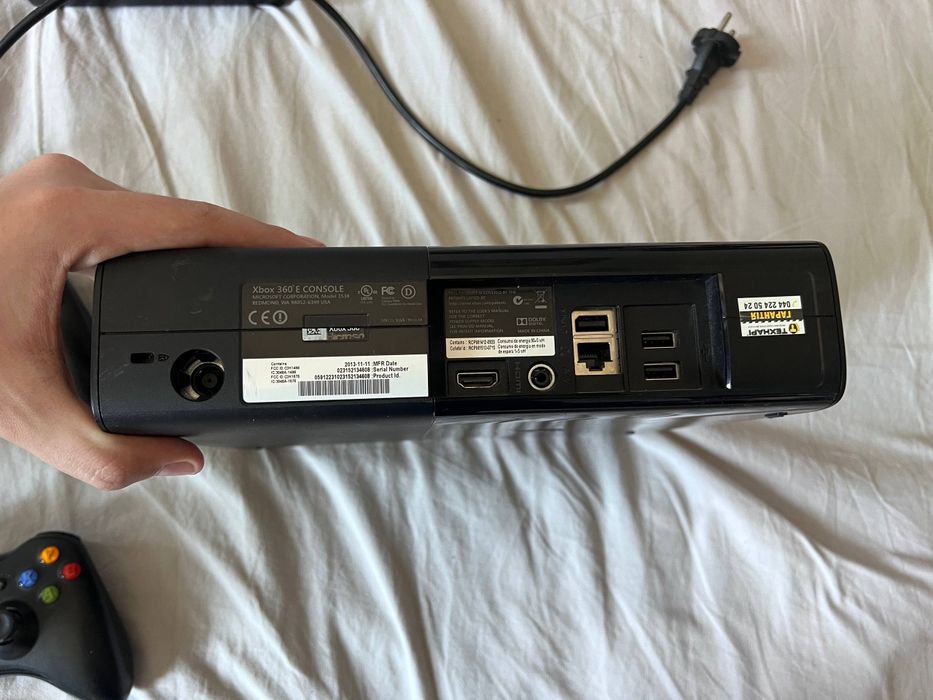 Приставка без доступа в інтернет Xbox 360 E + 55 ігор + 2 геймпади + диск