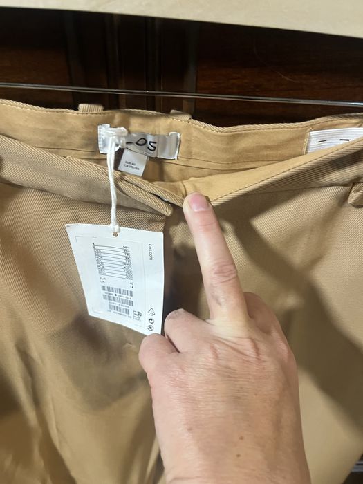 стильні розкльошені брюки cos