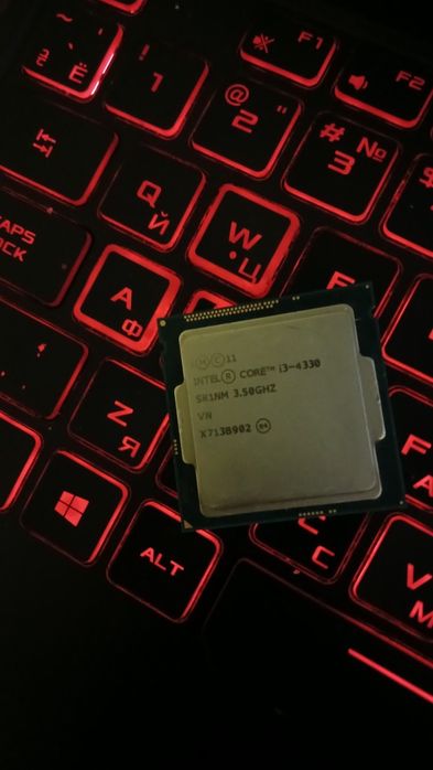 Продам процесор / і3 4330 /