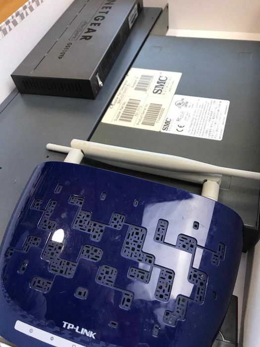 Lote de Switches Profissionais – Netgear ProSafe, SMC e Router TP-Link