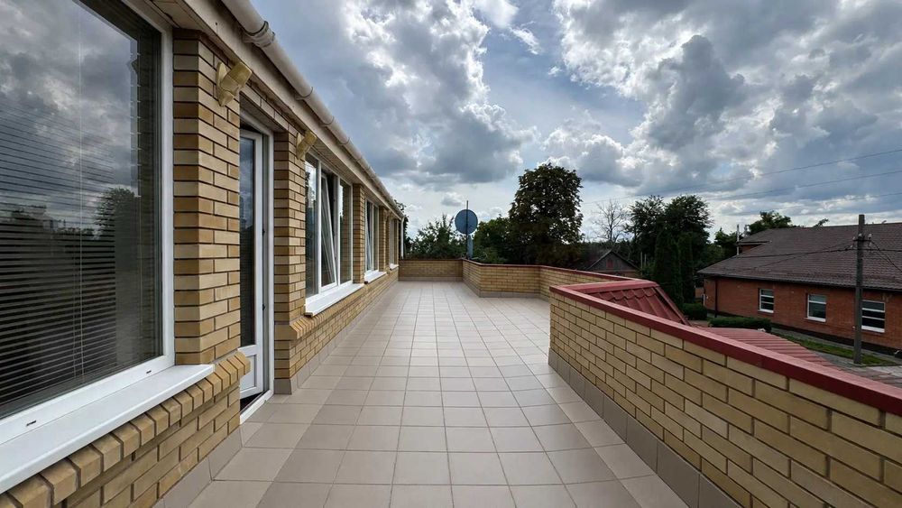 Продаж частини 2 поверхового будинку 360 м2 7 сот з окремим двором. Цегла. Нові Санжари №21511