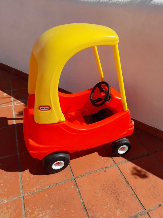 Carrinho little tikes e triciclo feber