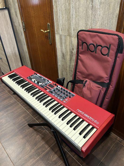 Nord Electro 6D 73 com Soft Case e suporte Stay