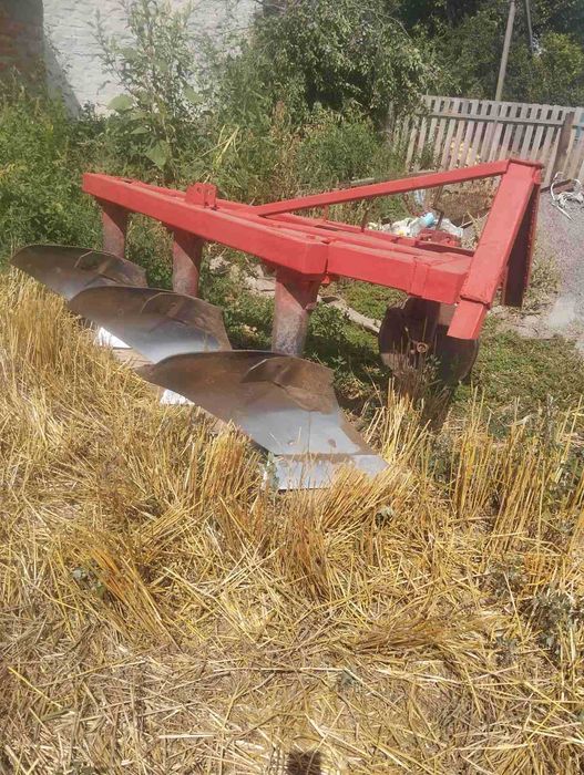 плуг навісний до трактора