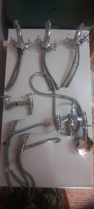 TORNEIRAS misturadoras  de COZINHA  e  WC