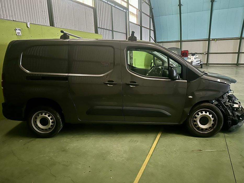 Toyota Proace 1.5D L2 Longa 2024 a trabalhar