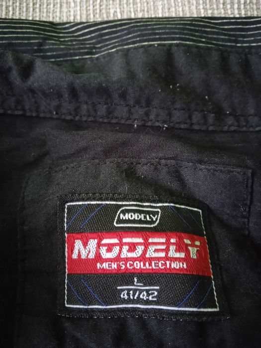 ciemna męska koszula w prążki zielono złota, modely L 41 / 42