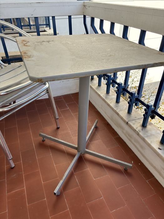 Conjunto mesa e cadeiras de exterior