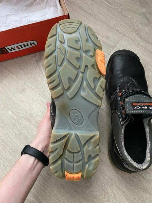 Рабочая обувь с защитой 46 размер