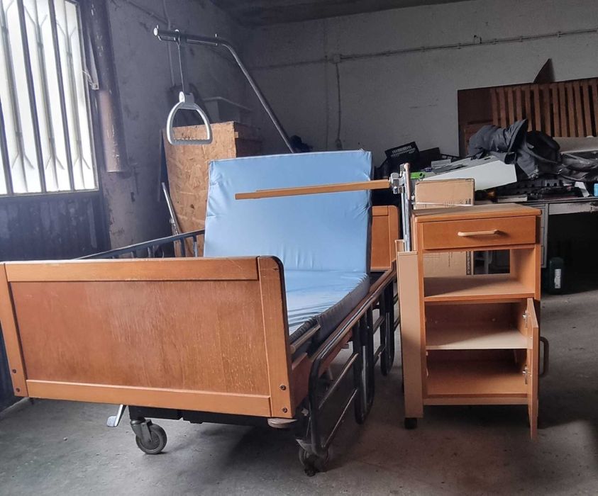 Cama Articulada com mesinha de cabeceira