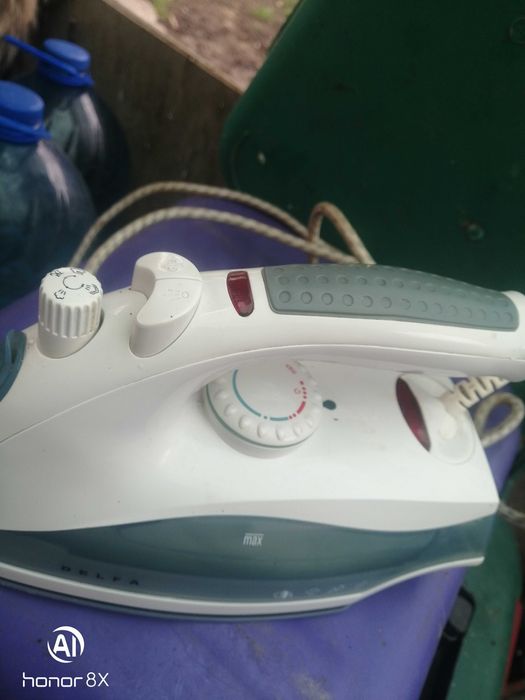 Утюг паровой DELFA