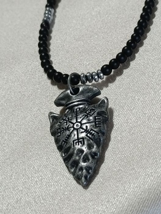 Naszyjnik Nordycki Vegvisir ,czarny agat hematyt