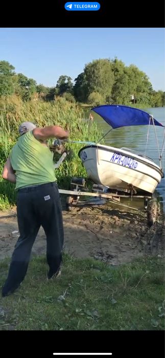 Лодка з мотором та лафетою