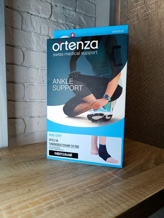 Бандаж на гомілковостопний суглоб.