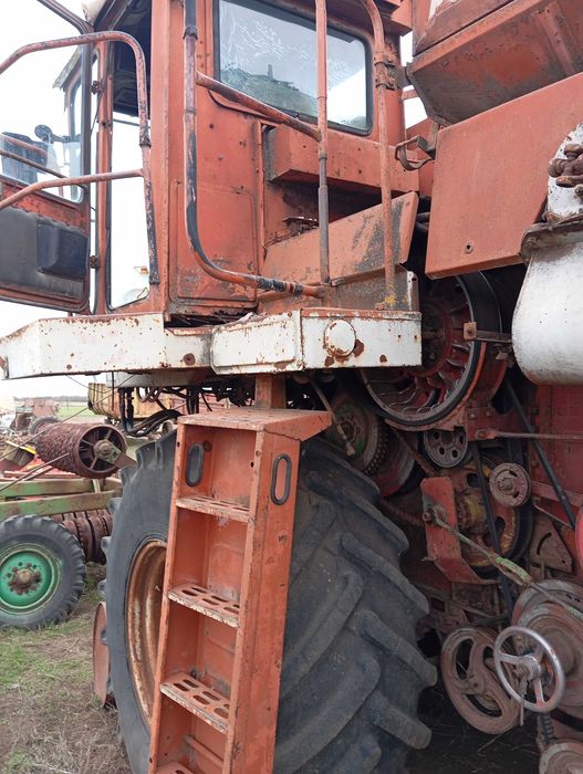 Комбайн Дон 1500