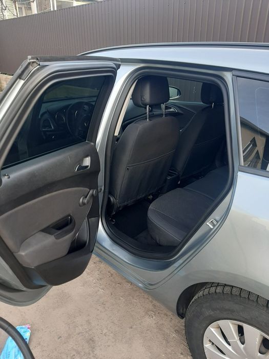 Сімейна Opel Astra j