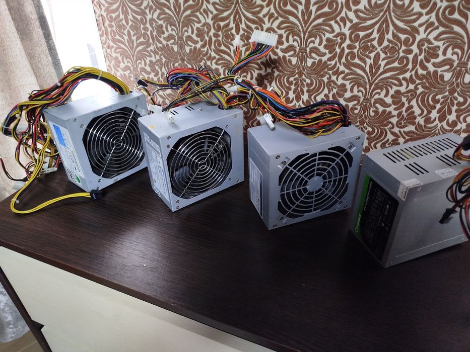 4 блоки живлення