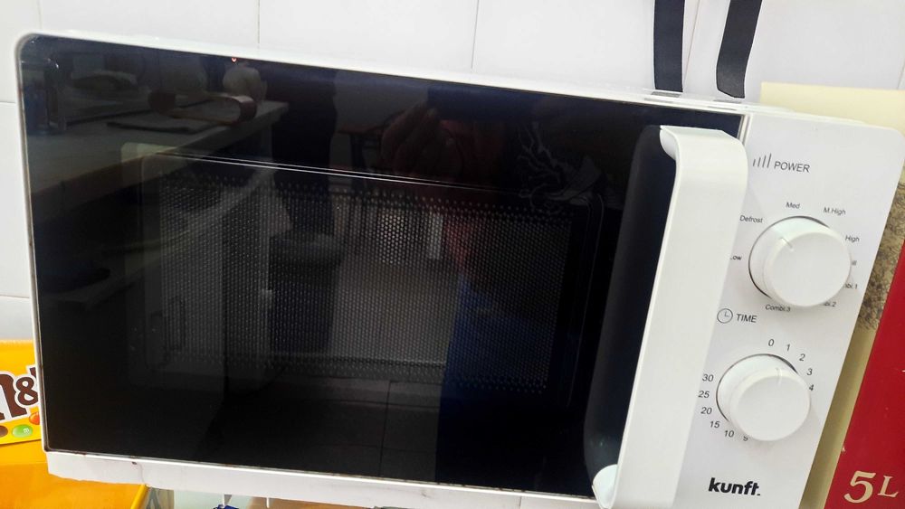 Placa eléctrica e forno, em monobloco.